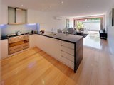 https://images.listonce.com.au/custom/160x/listings/152-farrell-street-port-melbourne-vic-3207/968/01793968_img_04.jpg?TC5z1qbuaxA