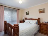 https://images.listonce.com.au/custom/160x/listings/152-manchester-road-mooroolbark-vic-3138/377/01524377_img_09.jpg?fzX5zjYg8Wk