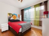 https://images.listonce.com.au/custom/160x/listings/153-tennyson-street-elwood-vic-3184/933/01793933_img_03.jpg?573qVff79vw