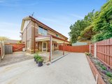 https://images.listonce.com.au/custom/160x/listings/1531-mcintyre-street-burwood-vic-3125/689/01738689_img_09.jpg?KEdmT7-wPsU