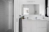 https://images.listonce.com.au/custom/160x/listings/15335-abbotsford-street-north-melbourne-vic-3051/131/01168131_img_08.jpg?vfCqvwOTpuA