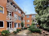 https://images.listonce.com.au/custom/160x/listings/1535-dickens-street-elwood-vic-3184/796/01793796_img_02.jpg?Tie7SrGPKaw