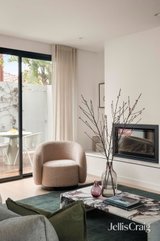 https://images.listonce.com.au/custom/160x/listings/154-nott-street-port-melbourne-vic-3207/757/01809757_img_08.jpg?PC1WekdItDk