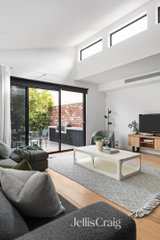 https://images.listonce.com.au/custom/160x/listings/155-landells-road-pascoe-vale-vic-3044/169/01752169_img_11.jpg?e6QcKY22PpA
