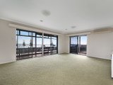 https://images.listonce.com.au/custom/160x/listings/155-ormond-esplanade-elwood-vic-3184/581/01793581_img_12.jpg?lS7989ekay0