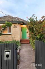 https://images.listonce.com.au/custom/160x/listings/155a-clarendon-street-thornbury-vic-3071/720/01829720_img_01.jpg?Gxi4iPij1h8