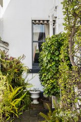https://images.listonce.com.au/custom/160x/listings/158-hotham-street-east-melbourne-vic-3002/589/01810589_img_11.jpg?8WcjSBkHrIs