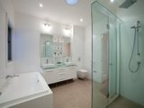 https://images.listonce.com.au/custom/160x/listings/159-bridge-street-port-melbourne-vic-3207/476/01087476_img_06.jpg?0alvPc_lRCs