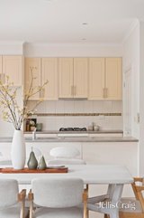 https://images.listonce.com.au/custom/160x/listings/159-pembroke-road-mooroolbark-vic-3138/856/01818856_img_09.jpg?OUY3qMjcsoE