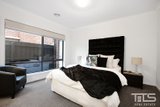 https://images.listonce.com.au/custom/160x/listings/15a-lloyd-street-strathmore-vic-3041/591/01772591_img_09.jpg?iAI9TeEFAOk