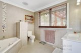 https://images.listonce.com.au/custom/160x/listings/16-allison-court-vermont-vic-3133/689/01160689_img_06.jpg?96EmETv3tfQ