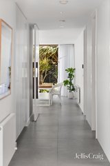 https://images.listonce.com.au/custom/160x/listings/16-attley-grove-st-kilda-east-vic-3183/484/01955484_img_09.jpg?CF0zkQ82d9w