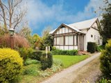 https://images.listonce.com.au/custom/160x/listings/16-bennison-street-croydon-vic-3136/516/01871516_img_01.jpg?eGFawk8zDGo