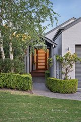 https://images.listonce.com.au/custom/160x/listings/16-blair-court-warranwood-vic-3134/736/01590736_img_03.jpg?BHQecxmQGN0