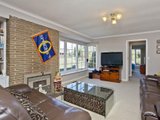 https://images.listonce.com.au/custom/160x/listings/16-boeing-road-strathmore-heights-vic-3041/495/00847495_img_04.jpg?a0gNY-S5h30