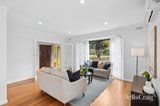 https://images.listonce.com.au/custom/160x/listings/16-bowen-street-woodend-vic-3442/354/01906354_img_04.jpg?oFRuv8dEMtM