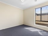 https://images.listonce.com.au/custom/160x/listings/16-chifley-drive-delacombe-vic-3356/715/01576715_img_09.jpg?0rgqn0J8u_A