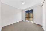 https://images.listonce.com.au/custom/160x/listings/16-colmar-street-lara-vic-3212/648/01698648_img_12.jpg?XhWZcogag-o