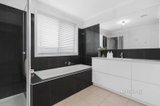 https://images.listonce.com.au/custom/160x/listings/16-darius-terrace-south-morang-vic-3752/666/01482666_img_10.jpg?YV8Z5sZdZ_s