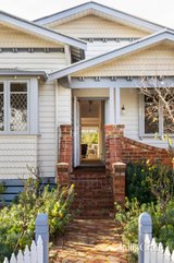 https://images.listonce.com.au/custom/160x/listings/16-forster-street-ivanhoe-vic-3079/427/01938427_img_02.jpg?qKt6B3mt-Wg