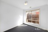 https://images.listonce.com.au/custom/160x/listings/16-gillow-grove-doreen-vic-3754/144/01937144_img_06.jpg?b4vsPLFRyjE