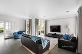 https://images.listonce.com.au/custom/160x/listings/16-gilmour-court-greensborough-vic-3088/903/01725903_img_02.jpg?_aNwC-jl9M8