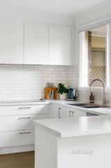 https://images.listonce.com.au/custom/160x/listings/16-gilmour-court-greensborough-vic-3088/903/01725903_img_06.jpg?UILV7ejvLPQ