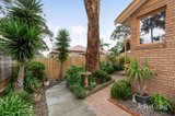 https://images.listonce.com.au/custom/160x/listings/16-gladstone-road-briar-hill-vic-3088/808/01970808_img_12.jpg?nFiHB4LpYt0