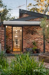 https://images.listonce.com.au/custom/160x/listings/16-glenister-drive-eltham-vic-3095/725/01977725_img_02.jpg?33p16N1_Fqo