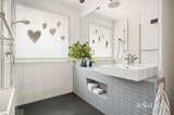 https://images.listonce.com.au/custom/160x/listings/16-glenister-drive-eltham-vic-3095/725/01977725_img_13.jpg?hFLfffK7xOk