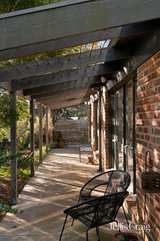 https://images.listonce.com.au/custom/160x/listings/16-glenister-drive-eltham-vic-3095/725/01977725_img_19.jpg?fUBGl8xqGYA