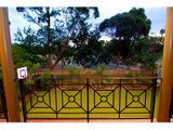https://images.listonce.com.au/custom/160x/listings/16-hood-street-balwyn-north-vic-3104/115/01684115_img_10.jpg?3dutPoBCRXo