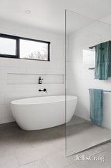 https://images.listonce.com.au/custom/160x/listings/16-kelvin-road-alphington-vic-3078/931/01956931_img_13.jpg?v1if2h63xXk