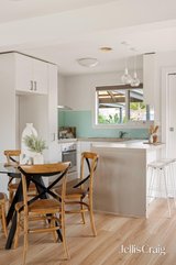 https://images.listonce.com.au/custom/160x/listings/16-kennedy-avenue-chelsea-heights-vic-3196/170/01770170_img_05.jpg?9iDdGEhZCik