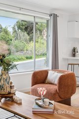 https://images.listonce.com.au/custom/160x/listings/16-kerryanne-crescent-wonga-park-vic-3115/794/01808794_img_05.jpg?dt8F6heA7Yg