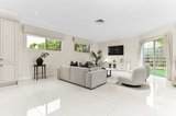 https://images.listonce.com.au/custom/160x/listings/16-kingsley-grove-mount-waverley-vic-3149/577/01661577_img_08.jpg?sML8p6_98tk