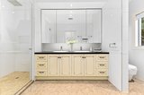 https://images.listonce.com.au/custom/160x/listings/16-kingsley-grove-mount-waverley-vic-3149/577/01661577_img_10.jpg?2q7kWs4VOjM
