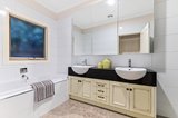 https://images.listonce.com.au/custom/160x/listings/16-kingsley-grove-mount-waverley-vic-3149/577/01661577_img_13.jpg?qjAVB6549EE