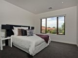 https://images.listonce.com.au/custom/160x/listings/16-loch-crescent-strathmore-vic-3041/575/00847575_img_07.jpg?wzQTLoEiJgM