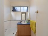 https://images.listonce.com.au/custom/160x/listings/16-lockhart-court-kilsyth-vic-3137/220/01524220_img_08.jpg?28uDyJZJq54