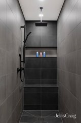 https://images.listonce.com.au/custom/160x/listings/16-long-view-road-croydon-south-vic-3136/525/01912525_img_11.jpg?GXXuQR1XdoM