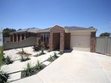 https://images.listonce.com.au/custom/160x/listings/16-macquarie-close-delacombe-vic-3356/711/01575711_img_09.jpg?rRazJbYenKU