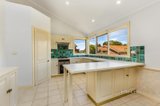 https://images.listonce.com.au/custom/160x/listings/16-maltby-drive-castlemaine-vic-3450/036/01168036_img_04.jpg?ptoJ7Rao7bk