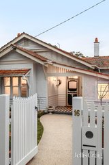 https://images.listonce.com.au/custom/160x/listings/16-myrtle-road-canterbury-vic-3126/205/01810205_img_02.jpg?NwlbwR0x5T8