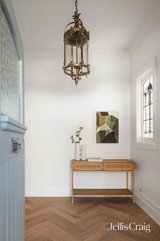 https://images.listonce.com.au/custom/160x/listings/16-myrtle-road-canterbury-vic-3126/205/01810205_img_05.jpg?_cp94swJFEA