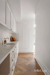 https://images.listonce.com.au/custom/160x/listings/16-myrtle-road-canterbury-vic-3126/205/01810205_img_24.jpg?aPqLELFbpu0