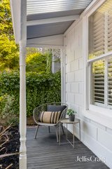 https://images.listonce.com.au/custom/160x/listings/16-nelson-road-south-melbourne-vic-3205/702/01853702_img_15.jpg?JAOICcOoEd0