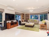 https://images.listonce.com.au/custom/160x/listings/16-nickson-close-bayswater-north-vic-3153/253/01526253_img_04.jpg?BAyxMiNTaC0