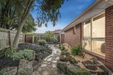 https://images.listonce.com.au/custom/160x/listings/16-northam-street-glen-waverley-vic-3150/515/01727515_img_12.jpg?8kUPfVN39zg
