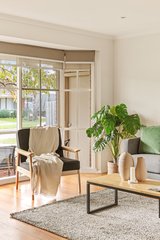 https://images.listonce.com.au/custom/160x/listings/16-quail-close-chelsea-heights-vic-3196/724/01974724_img_01.jpg?VFj6hKhUmjY